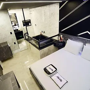 Secrets 3 Motel para Casais